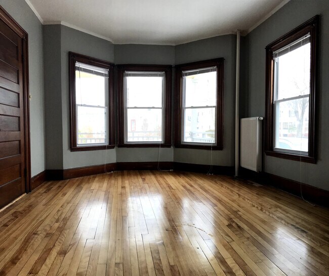 Living room - 488 Woodford St