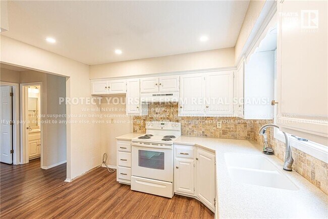 Building Photo - 41 Melinda Ln