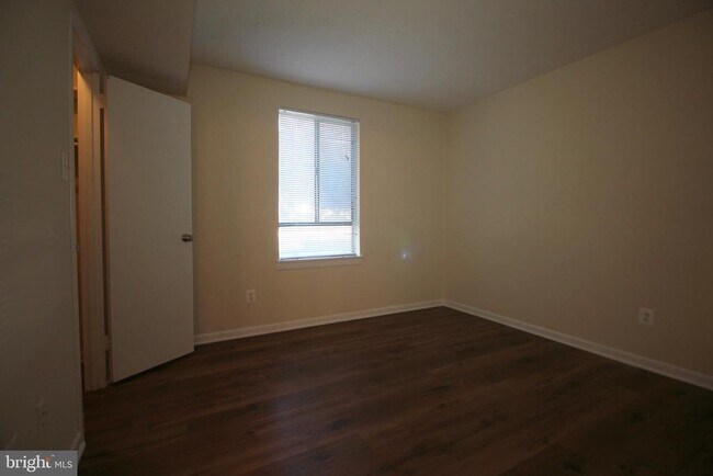 Building Photo - 11615 Stoneview Square