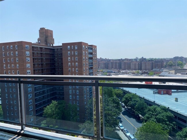 Building Photo - 97-10-97-62 62nd Dr