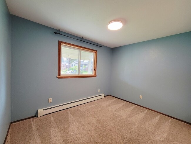 Building Photo - Pet-Friendly Rental with Fenced Yard & Bon...