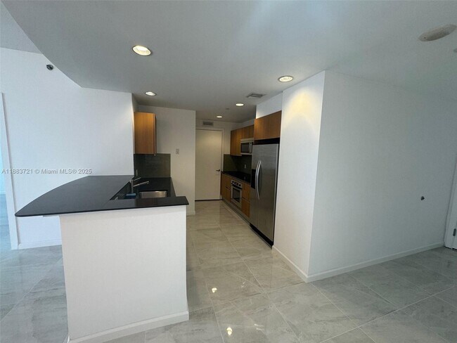 Building Photo - 1060 Brickell Ave