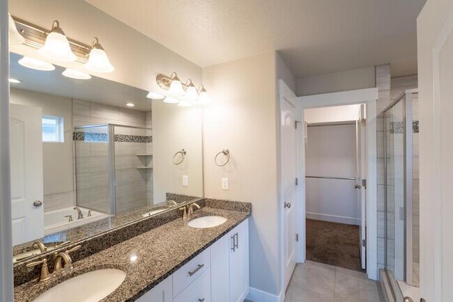 Building Photo - 8676 N Shadow Creek Alley