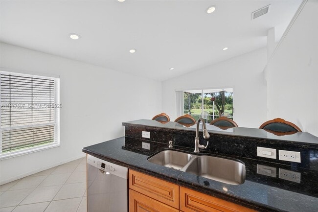 Building Photo - 10624 Plainview Cir