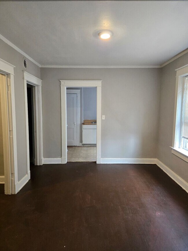 Building Photo - 131 Lawn Ave