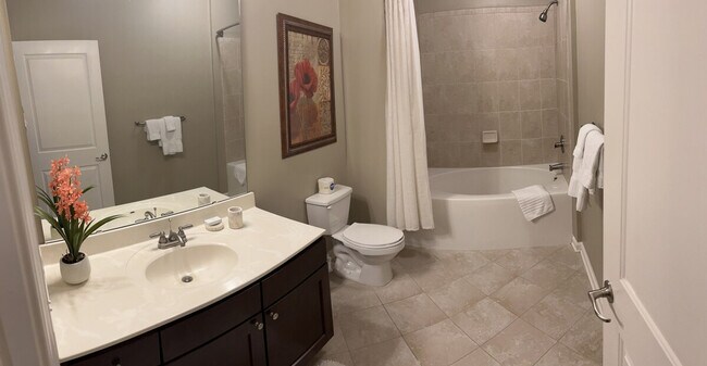 Building Photo - 460 Seven Farms Drive