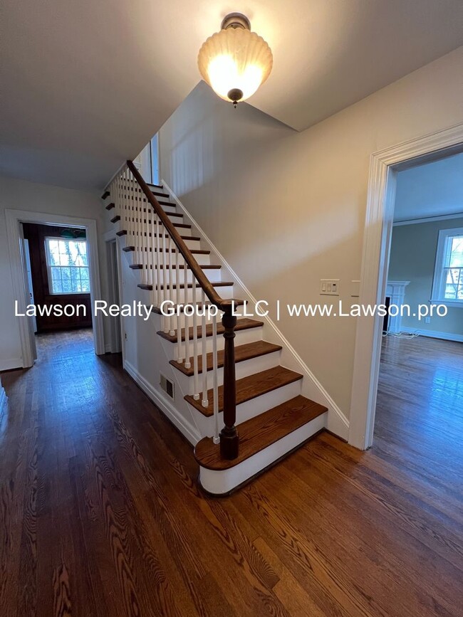 Building Photo - Charming Brick Colonial in South Roanoke