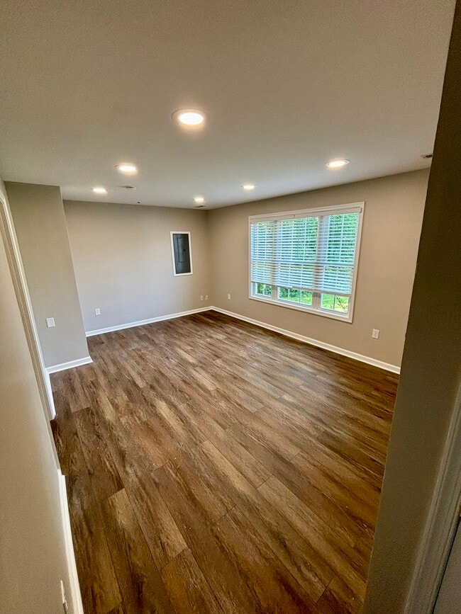 Building Photo - 207 Heights Ave
