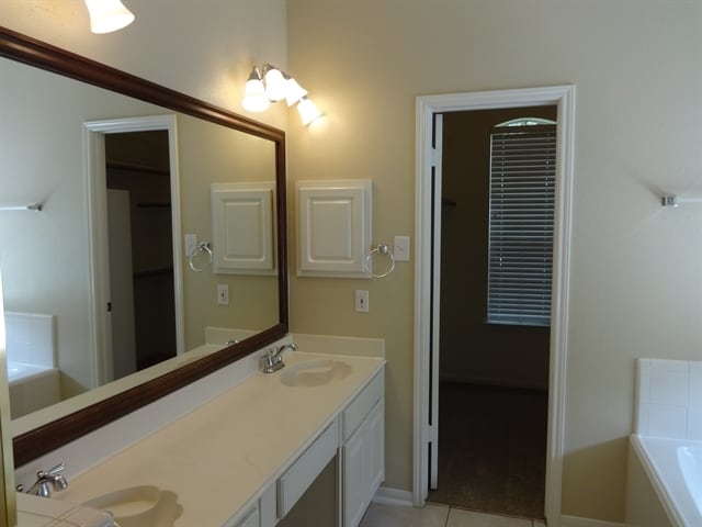 Building Photo - 2304 Evergreen Dr
