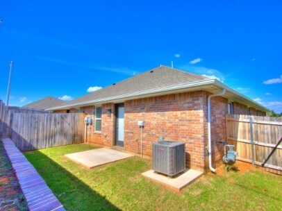 Building Photo - 12917 Willow Villas Dr