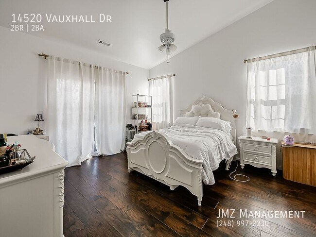 Building Photo - 14520 Vauxhall Dr