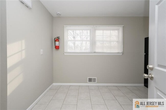 Building Photo - 691 Inman Ave