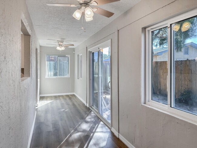 Building Photo - 1106 Arias Ave NW