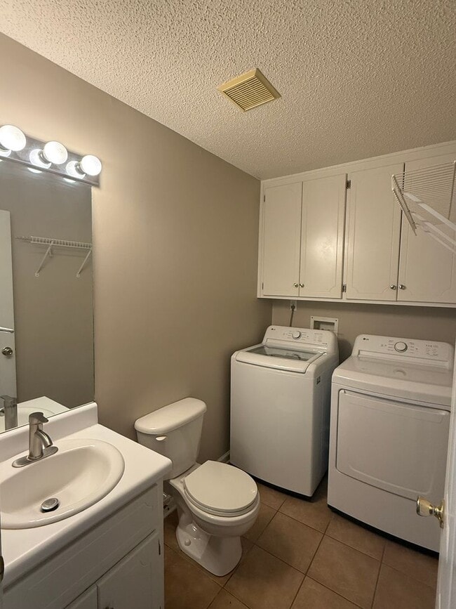 Building Photo - 123 Woodberry Dr