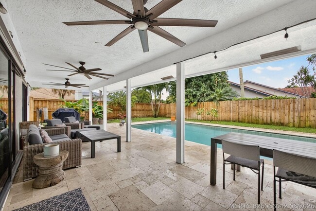 Building Photo - 12897 La Rochelle Cir