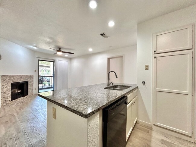 Building Photo - Welcoming 2-Bedroom, 2-Bath Home with Natu...