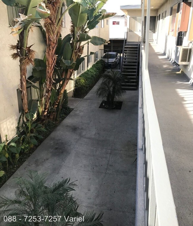 Interior Photo - 7253-7257 Variel Ave