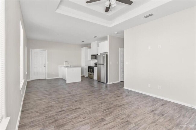 Building Photo - 11 Shavano Dr