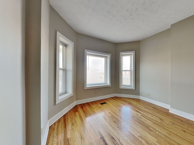 Building Photo - 1394 Indianola Ave