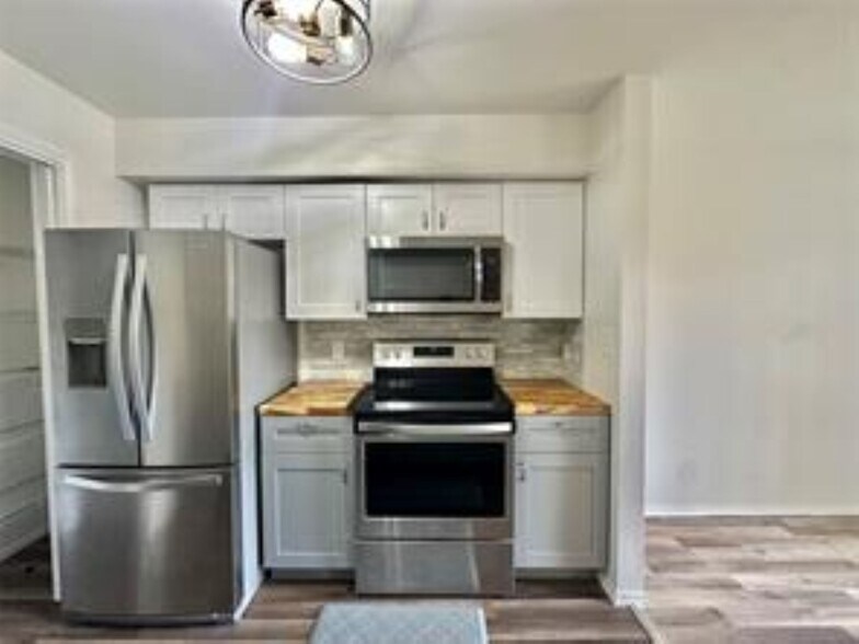 Building Photo - 2371 NW 33rd St