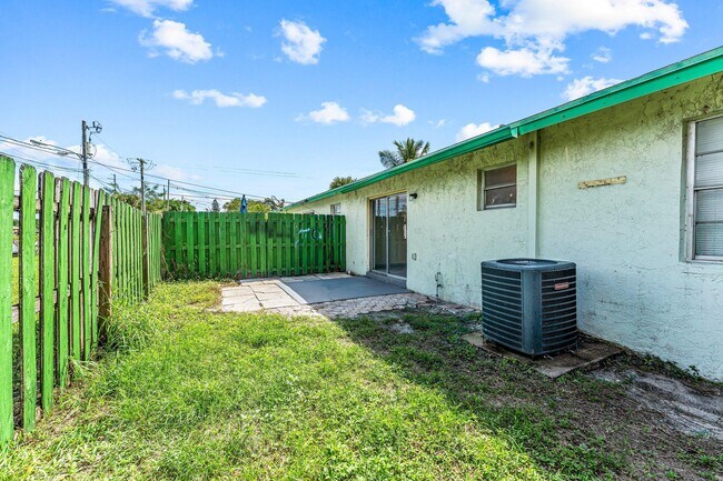 Building Photo - 4783 Gulfstream Rd