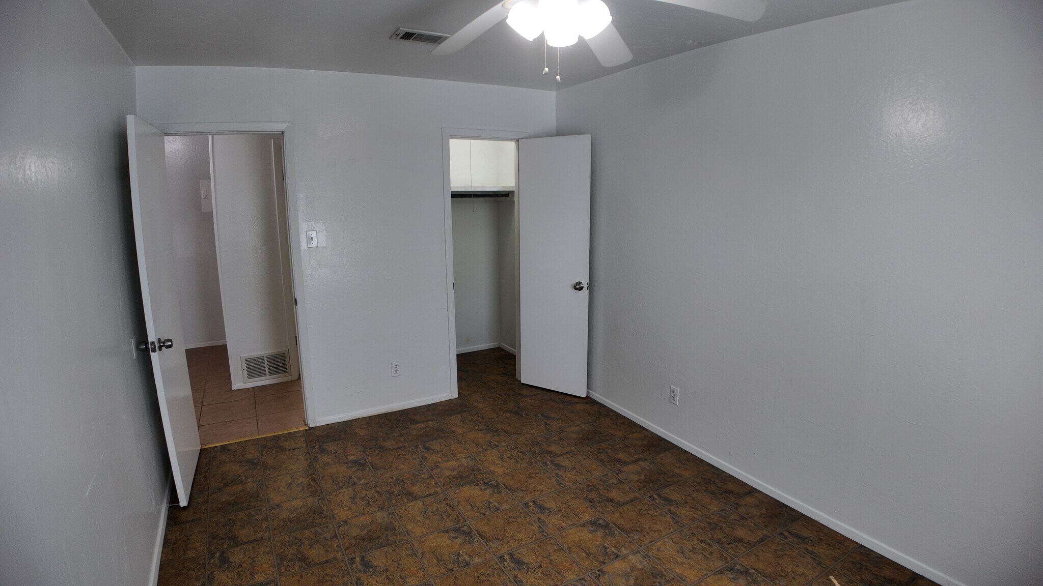 Building Photo - 8616 Putnam Dr