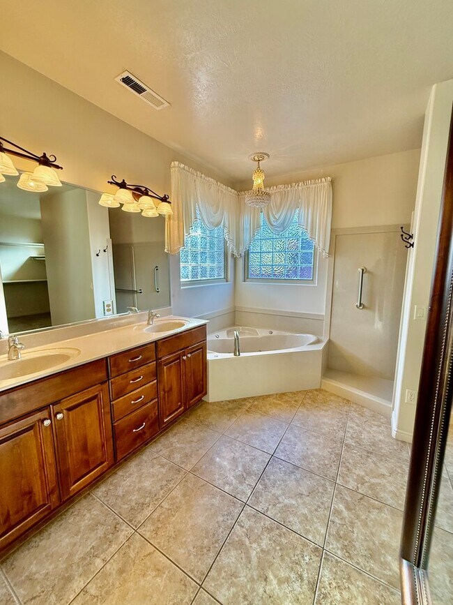 Building Photo - Lovely FURNISHED Three Bedroom Home in Ivins