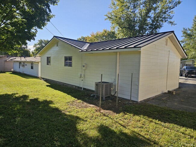 Building Photo - 309 E Mayfair Ln