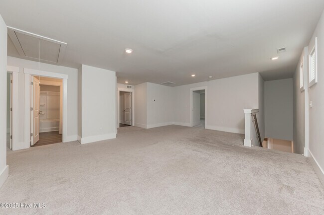 Building Photo - 221 Salt Mdw Ln
