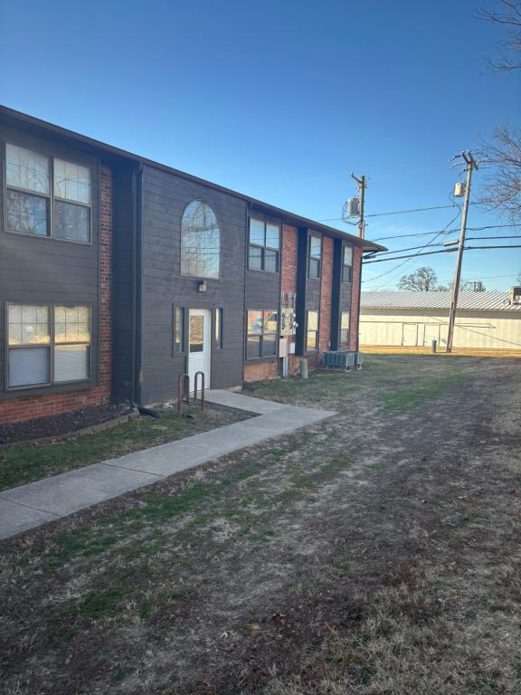 Building Photo - 1221 S Park Ave