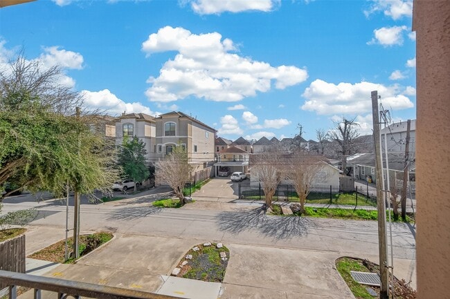 Building Photo - 5708 Petty St