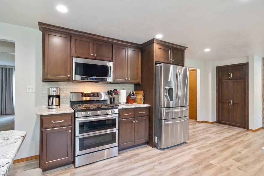 Building Photo - 1212 Circle Dr