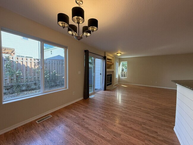 Building Photo - 5042 NE Schoeler Cir
