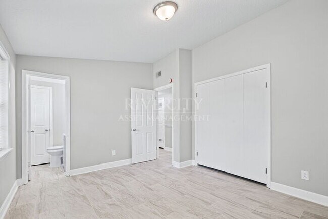 Building Photo - 5040 Colewood Ave