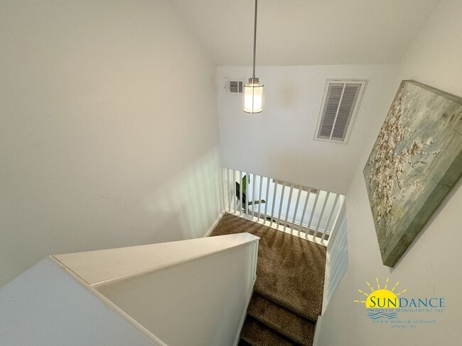 Building Photo - Stunning 3 Bedroom Home near Hurlburt Fiel...