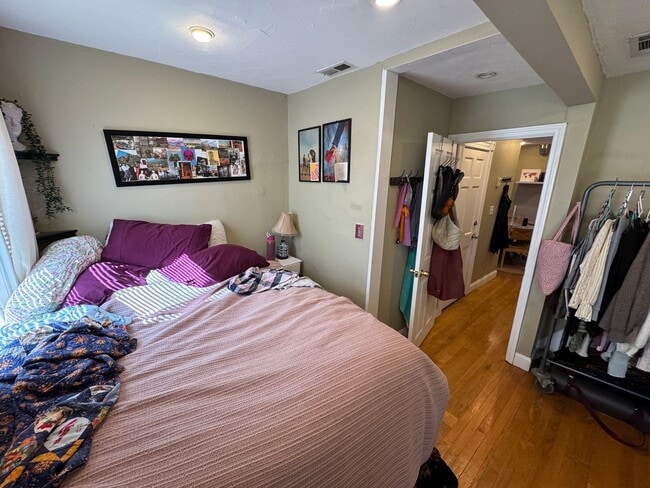 Building Photo - 735 Somerville Ave