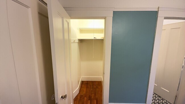 Building Photo - EPIC REA: Beautiful 2 Bed/2 Bath In the Heart of West Berkeley’s Poet’s Corner.
