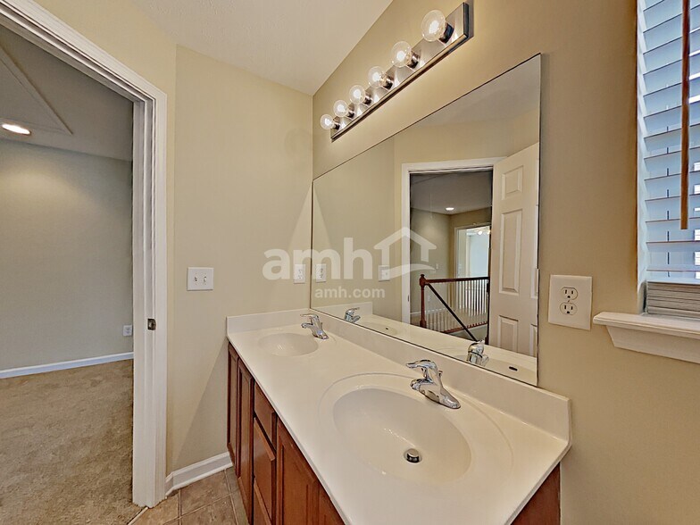 Building Photo - 256 Neal Ave