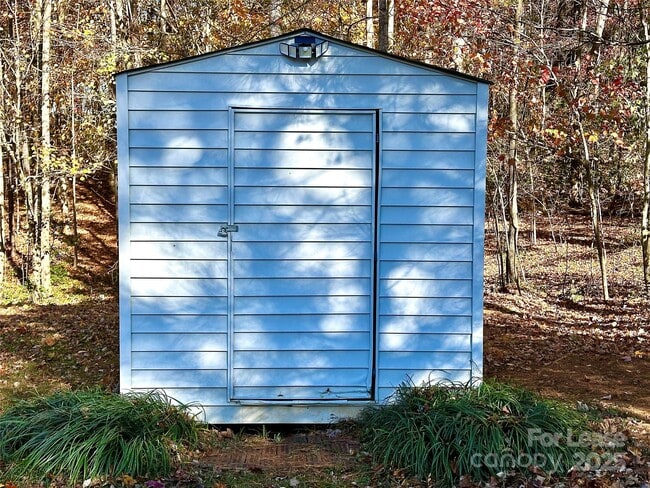 Building Photo - 5589 Wrenn Dr