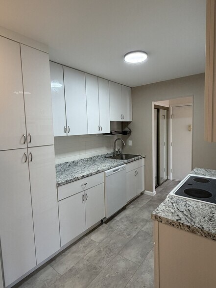 Building Photo - 84 Amberly Dr