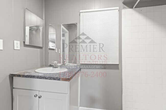 Building Photo - 617 32nd St