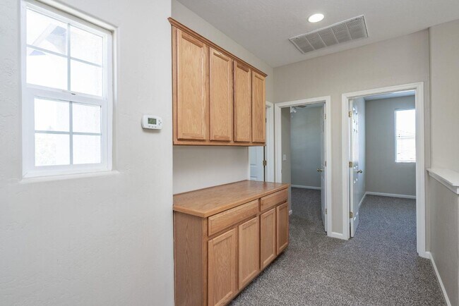 Building Photo - Beautifully Updated North Clovis 3/2.5
