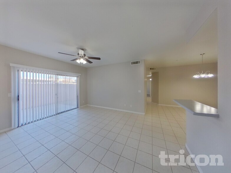 Building Photo - 1406 W Emerald Ave