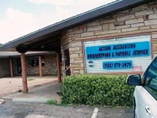 Building Photo - 807 S Beeline Hwy