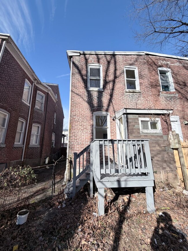 Building Photo - 163 Hoffman Ave