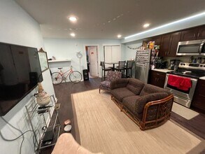 Building Photo - 1609 Sydenham