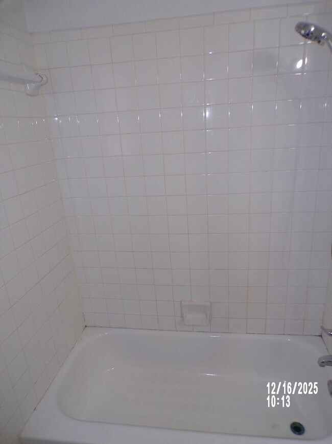 Building Photo - Great home located close to shopping and restaurants