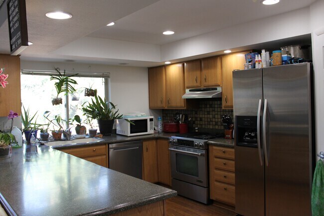 Building Photo - 7155 Delmonico Dr