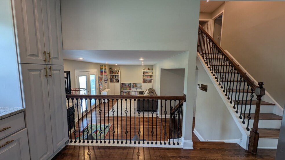 Building Photo - 721 Cutter Ln