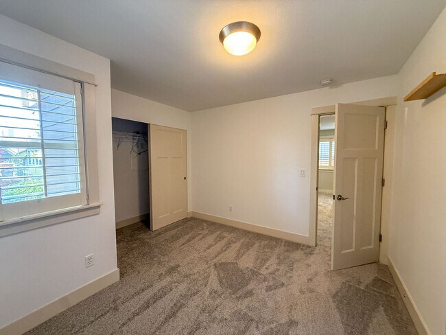 Building Photo - 3Bd/2.5Ba Seattle Townhouse
